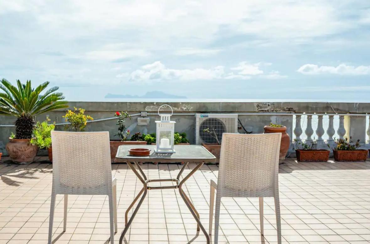 Rooftop In Front Of The Castle Naples Exterior photo