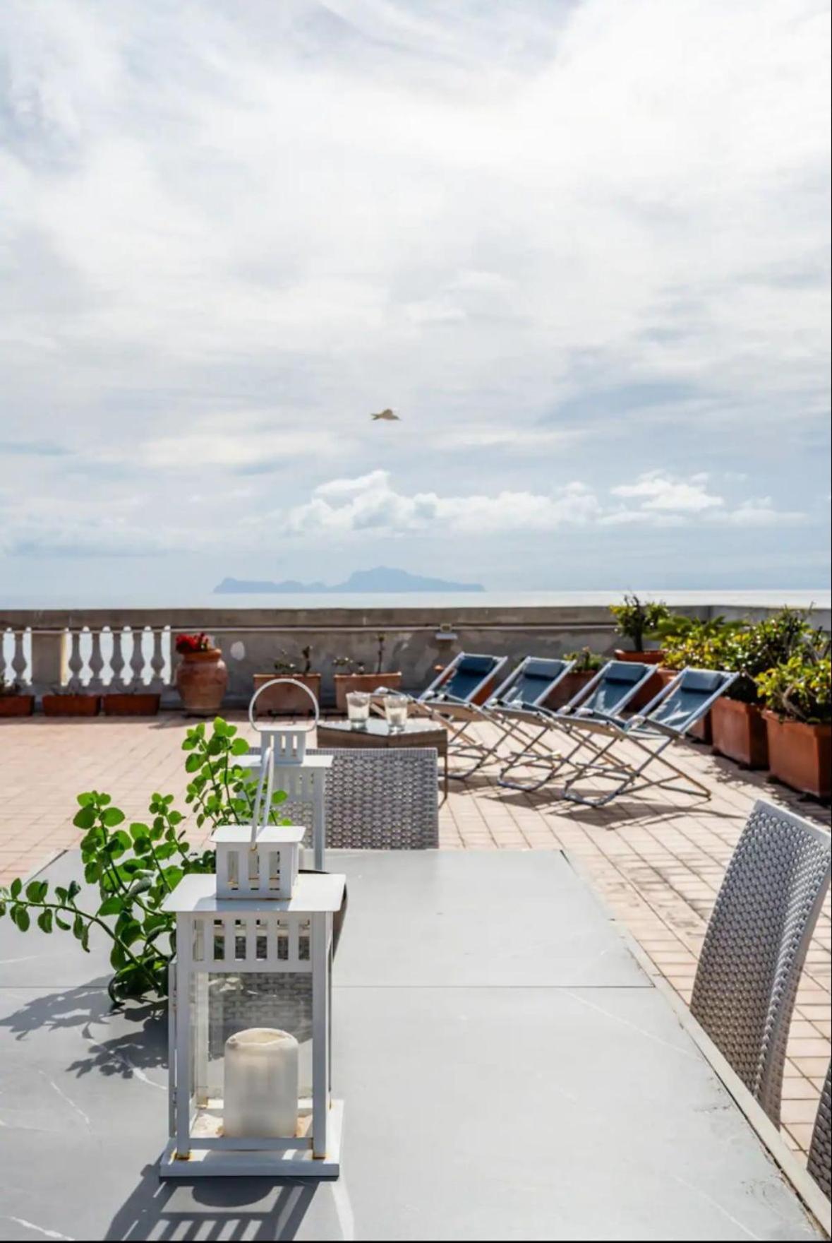 Rooftop In Front Of The Castle Naples Exterior photo